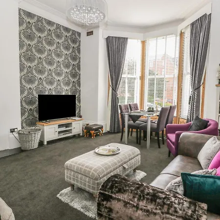 Esplanade Gardens, 1 Apartment
