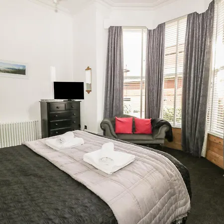 Esplanade Gardens, 1 *
